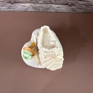 Just the Right Style "Pink Lullabye" 2.25" Raine 1999 Porcelain Trinket Box